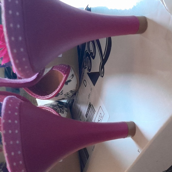 Never Worn. Joe Browns Floral Women's Shoes with Pink Accents - Picture 6 of 10
